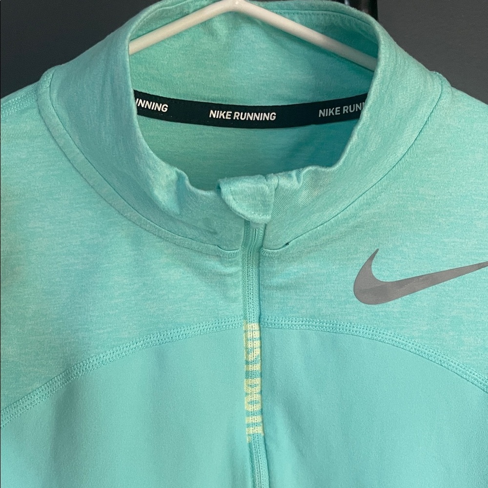 Nike Girl's Dri-Fit 1/2 Zip Top, Size Girls Medium- Excellent Condition - Picture 2 of 6